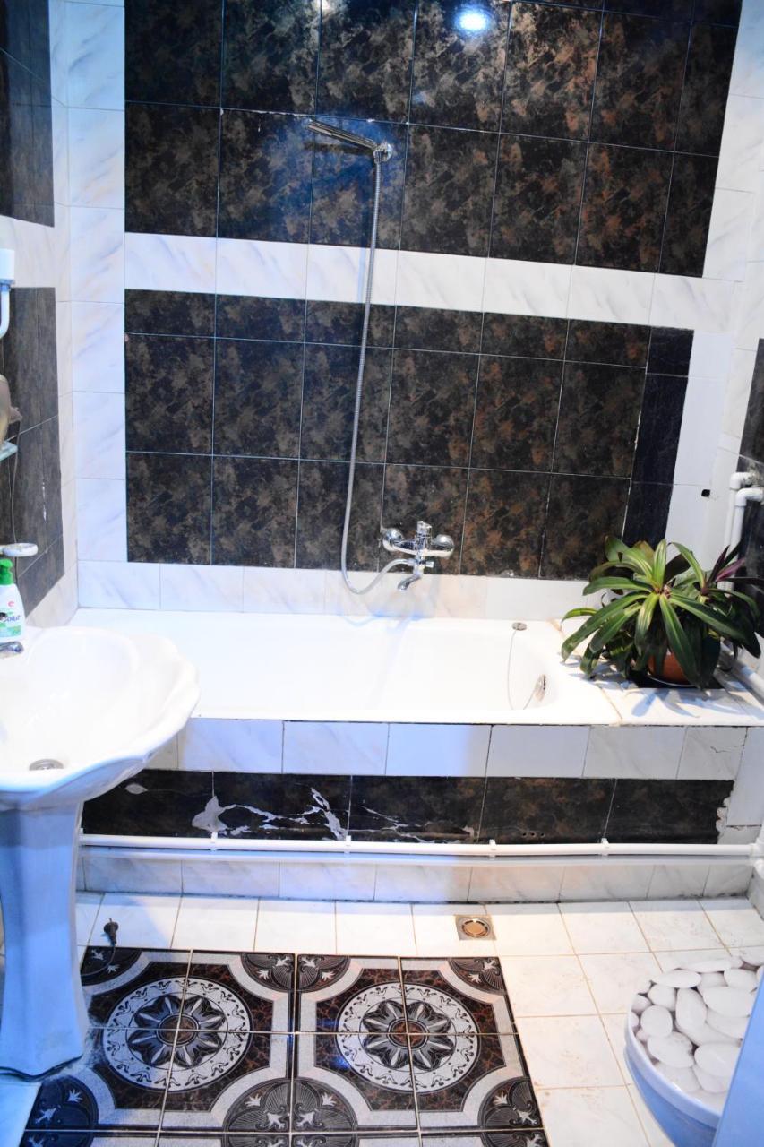 באקו Flora Hostel מראה חיצוני תמונה